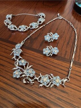 Coro Blue Rhinestone Parure Necklace Bracelet Earring Set Vintage Silver Tone